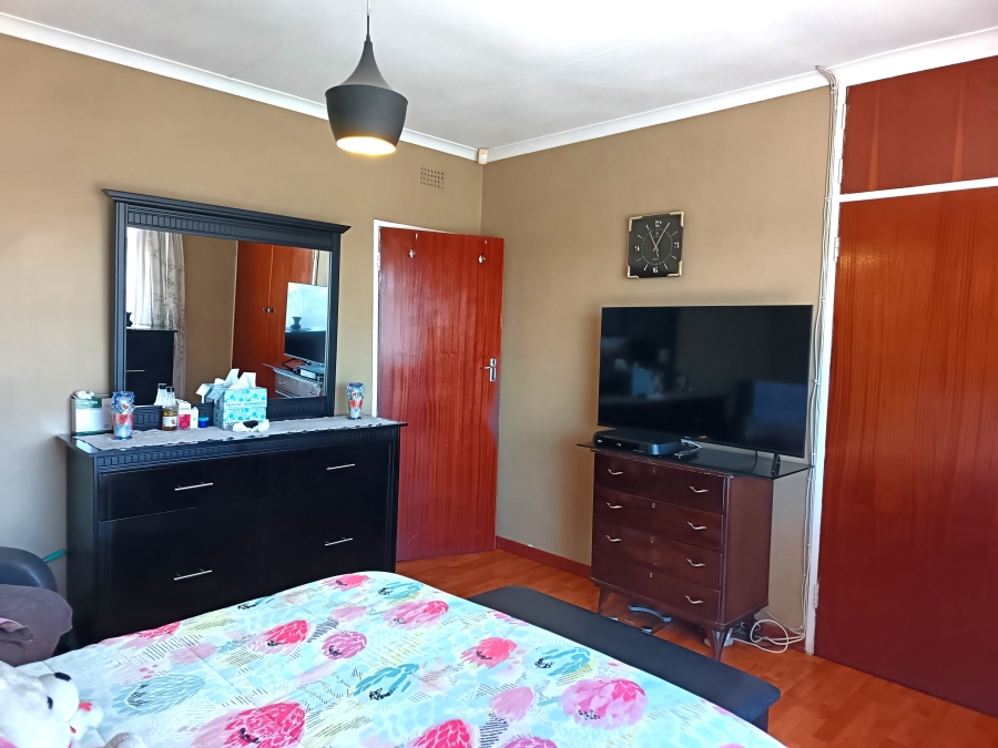 5 Bedroom Property for Sale in Geluksdal Gauteng