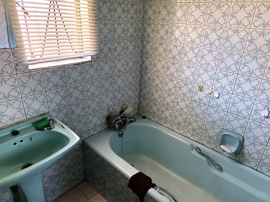 5 Bedroom Property for Sale in Geluksdal Gauteng