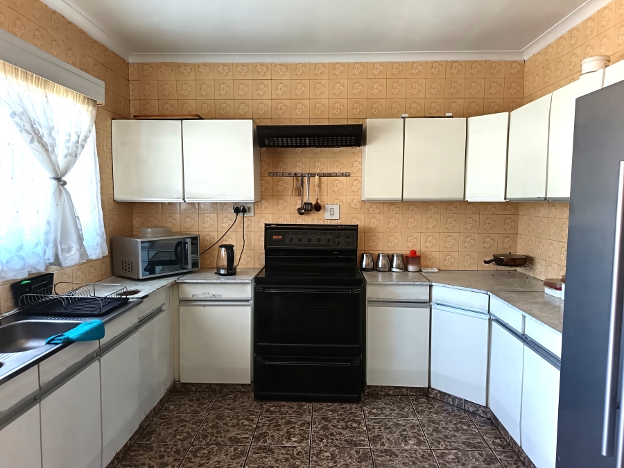 5 Bedroom Property for Sale in Geluksdal Gauteng