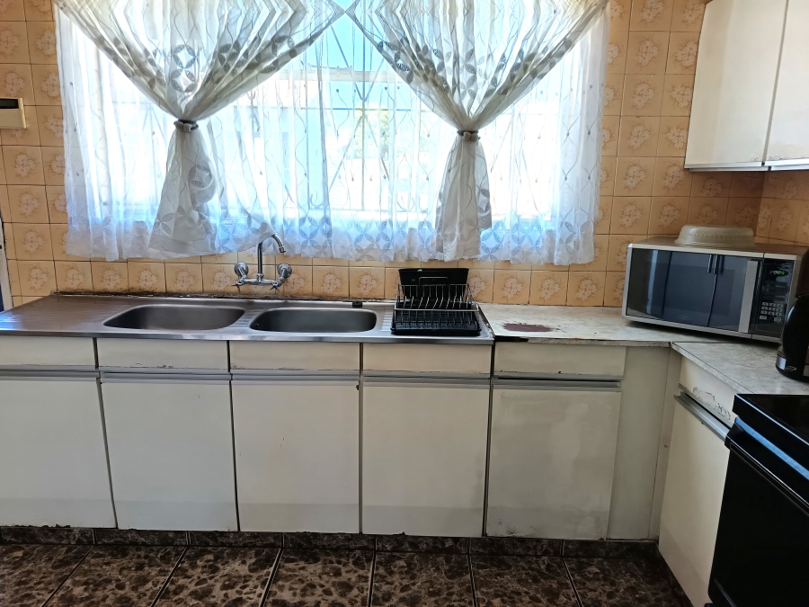 5 Bedroom Property for Sale in Geluksdal Gauteng