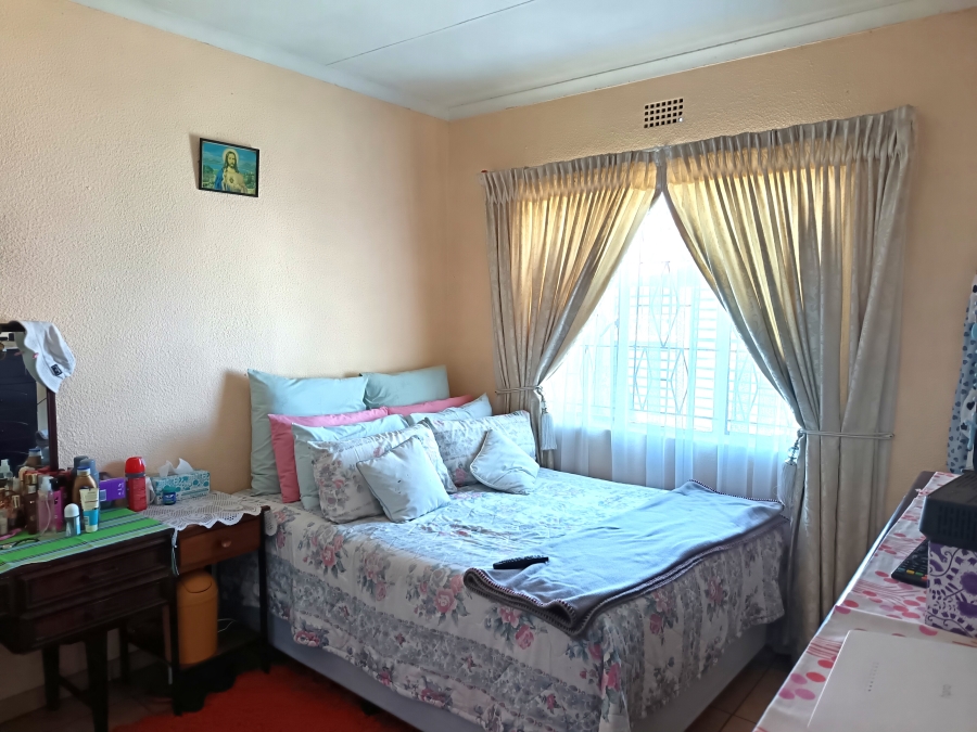 5 Bedroom Property for Sale in Geluksdal Gauteng