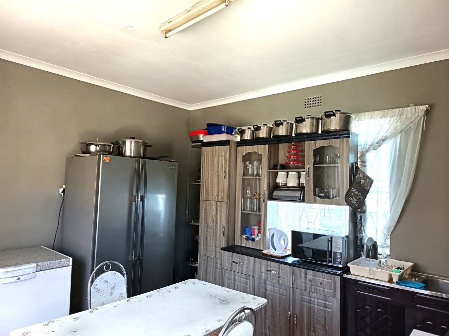 5 Bedroom Property for Sale in Geluksdal Gauteng