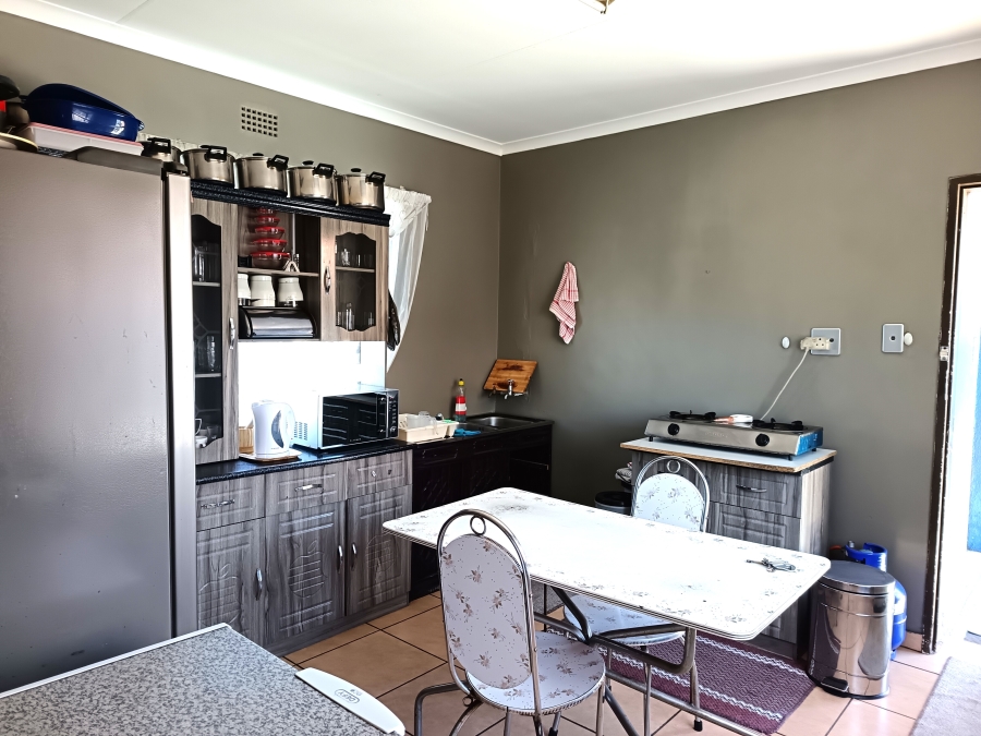 5 Bedroom Property for Sale in Geluksdal Gauteng