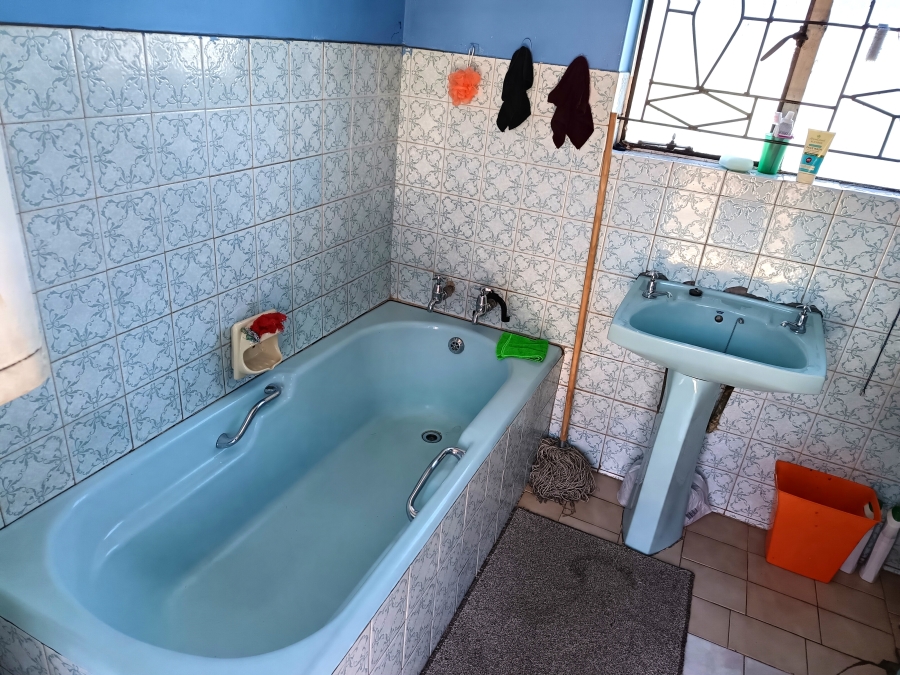 5 Bedroom Property for Sale in Geluksdal Gauteng