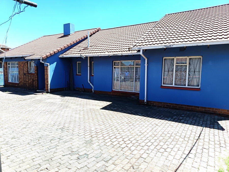 5 Bedroom Property for Sale in Geluksdal Gauteng
