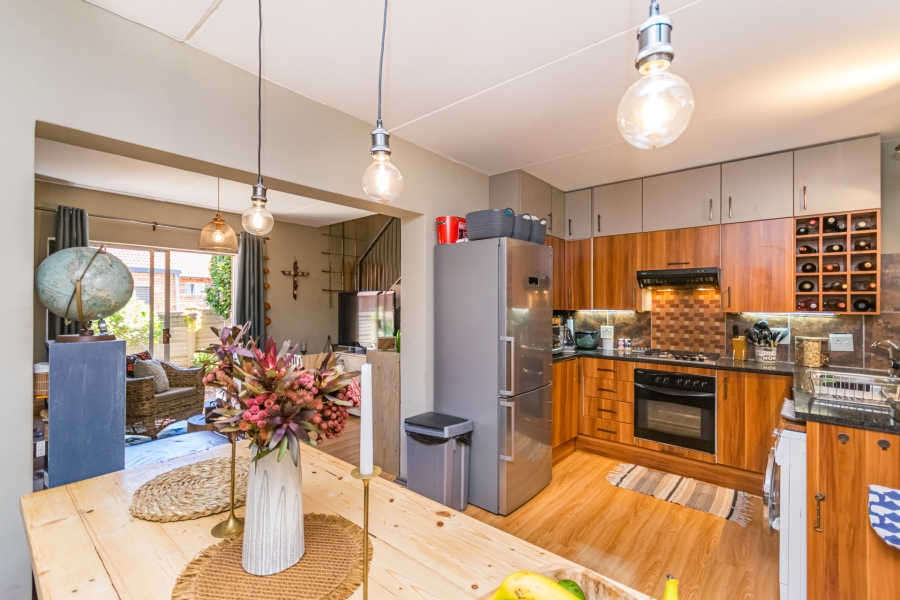 2 Bedroom Property for Sale in Die Hoewes Gauteng