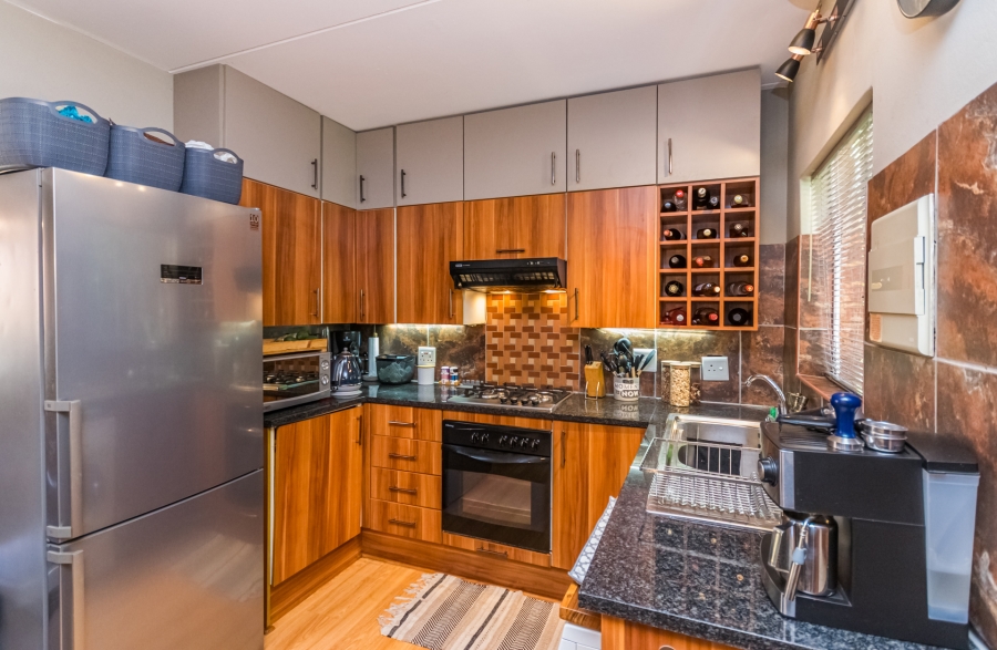 2 Bedroom Property for Sale in Die Hoewes Gauteng