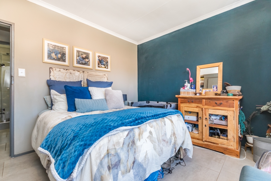 2 Bedroom Property for Sale in Die Hoewes Gauteng