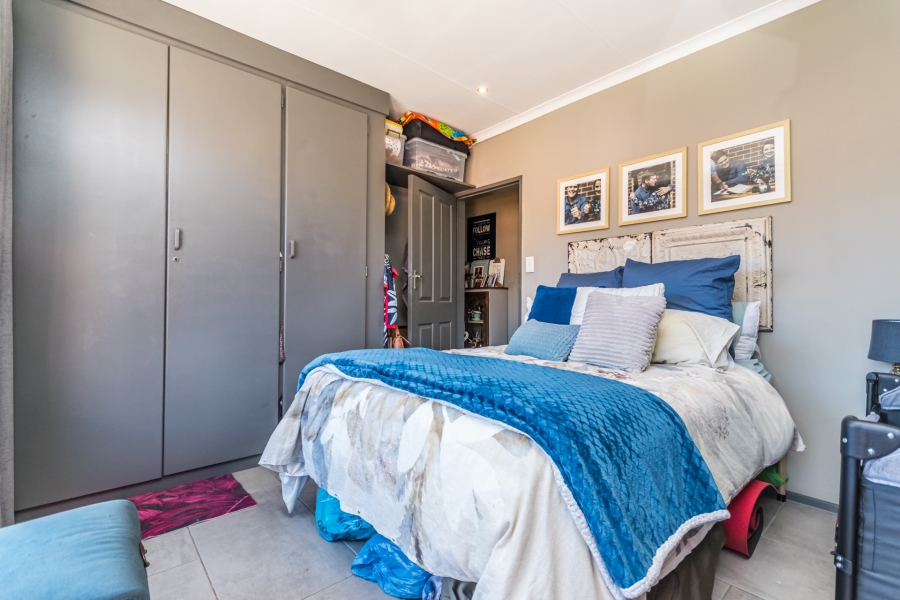 2 Bedroom Property for Sale in Die Hoewes Gauteng