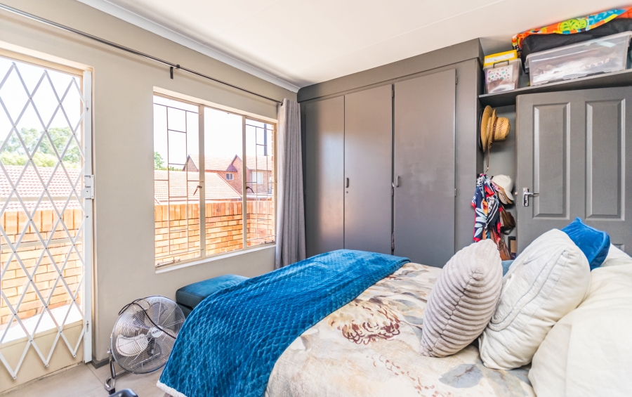 2 Bedroom Property for Sale in Die Hoewes Gauteng