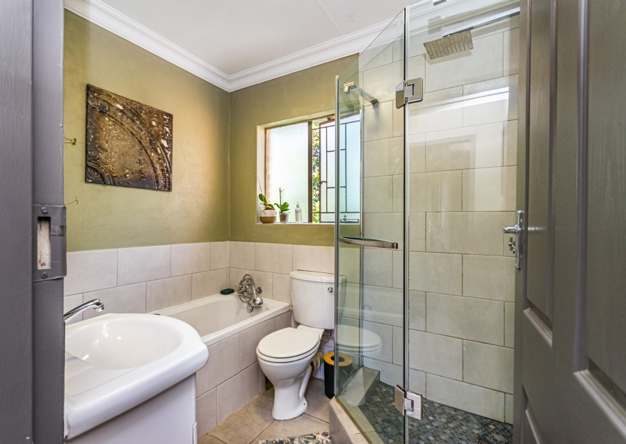 2 Bedroom Property for Sale in Die Hoewes Gauteng