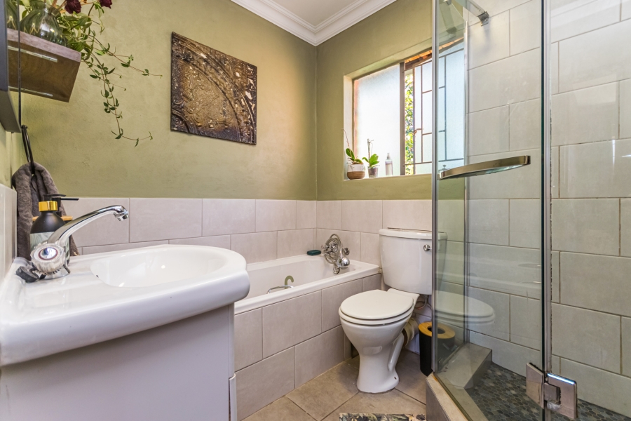 2 Bedroom Property for Sale in Die Hoewes Gauteng