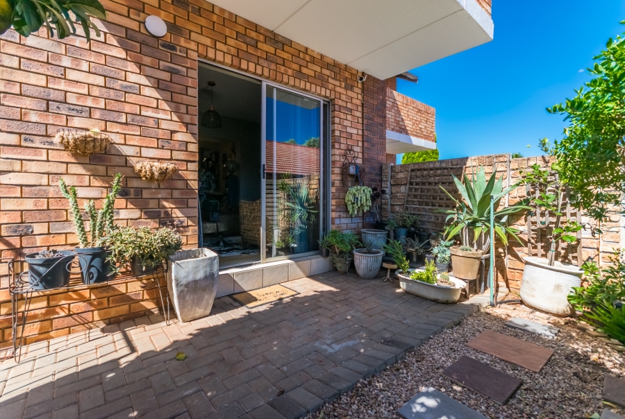 2 Bedroom Property for Sale in Die Hoewes Gauteng