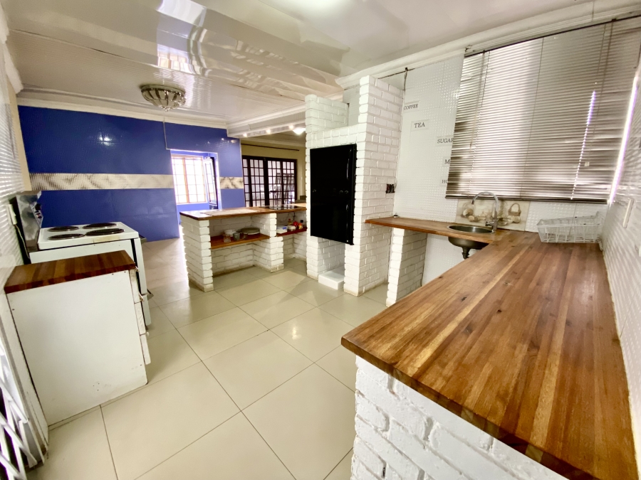 5 Bedroom Property for Sale in Lotus Gardens Gauteng