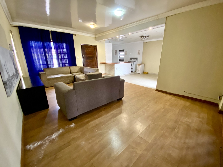 5 Bedroom Property for Sale in Lotus Gardens Gauteng