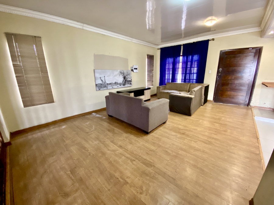 5 Bedroom Property for Sale in Lotus Gardens Gauteng