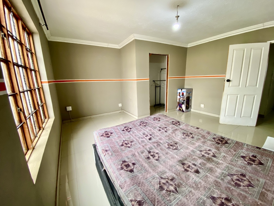 5 Bedroom Property for Sale in Lotus Gardens Gauteng