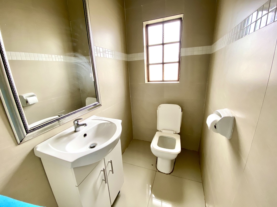 5 Bedroom Property for Sale in Lotus Gardens Gauteng