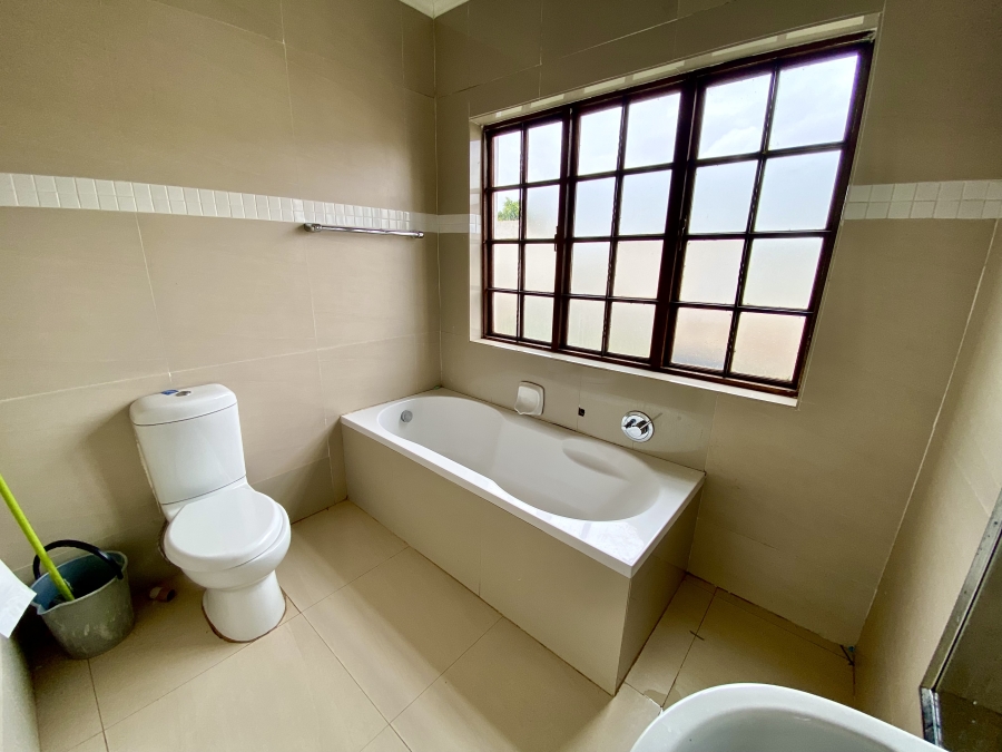 5 Bedroom Property for Sale in Lotus Gardens Gauteng