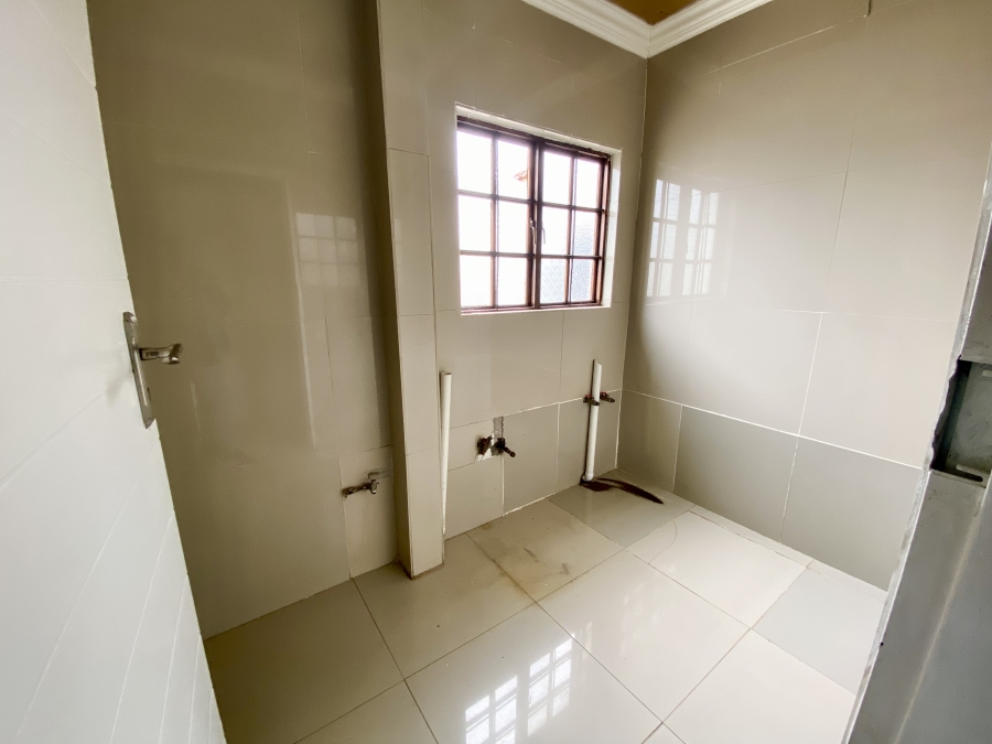 5 Bedroom Property for Sale in Lotus Gardens Gauteng