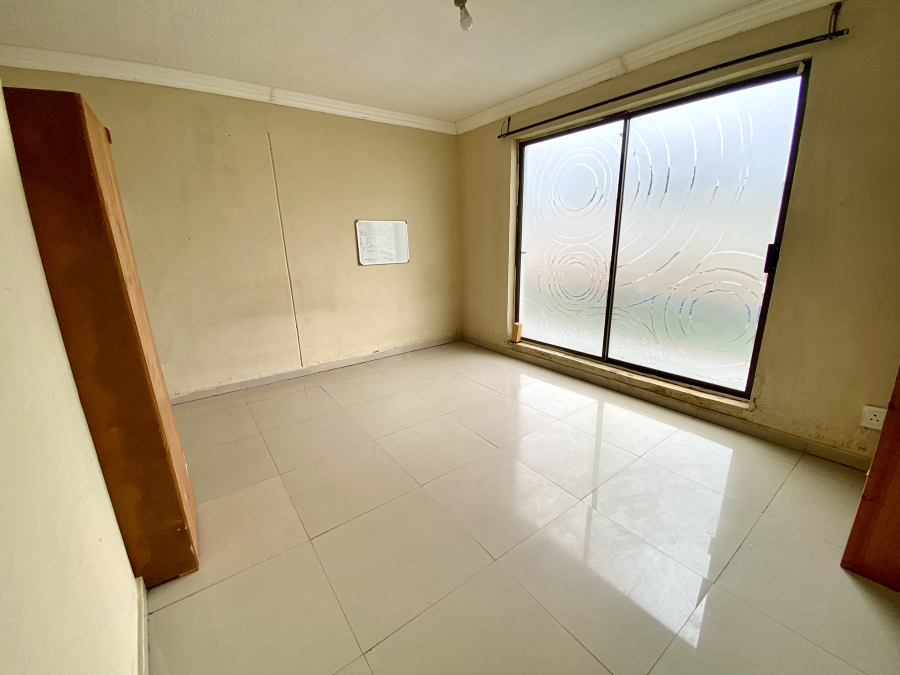 5 Bedroom Property for Sale in Lotus Gardens Gauteng