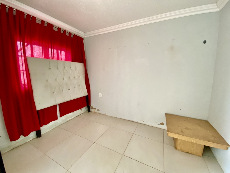 5 Bedroom Property for Sale in Lotus Gardens Gauteng