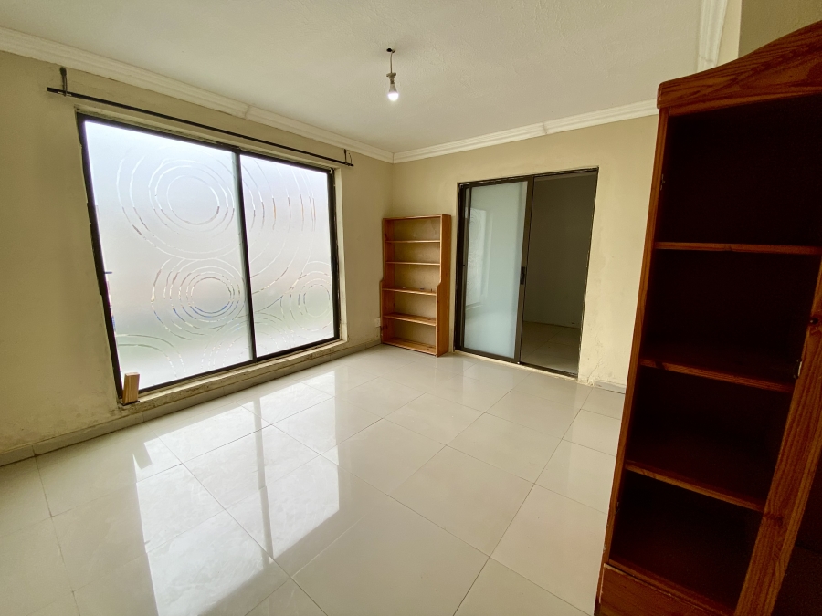 5 Bedroom Property for Sale in Lotus Gardens Gauteng