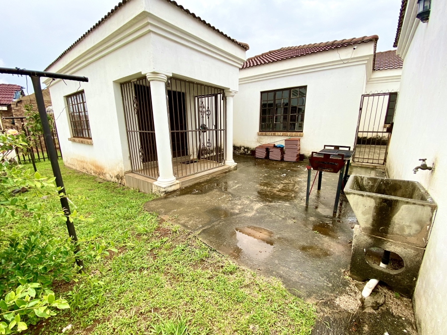 5 Bedroom Property for Sale in Lotus Gardens Gauteng