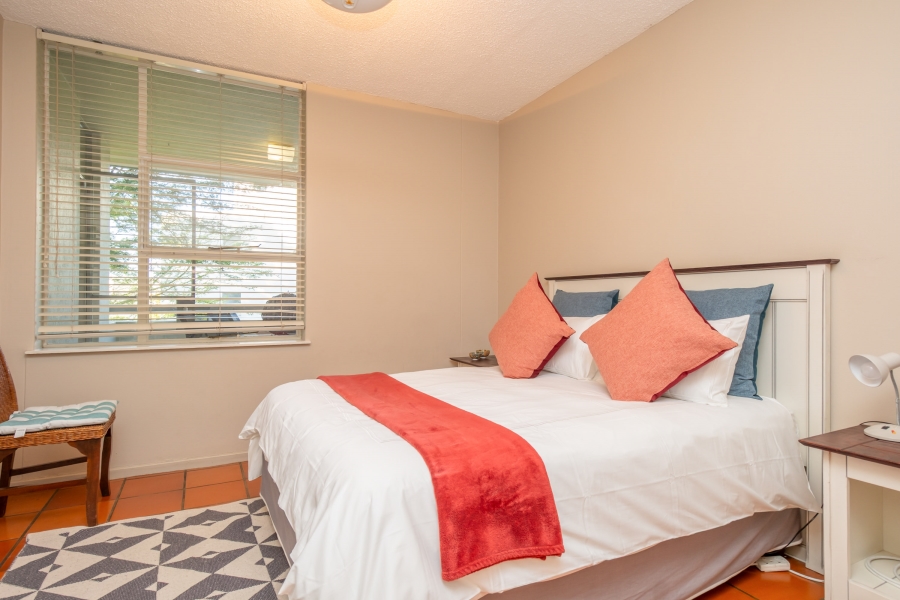 To Let 2 Bedroom Property for Rent in Sandhurst Gauteng