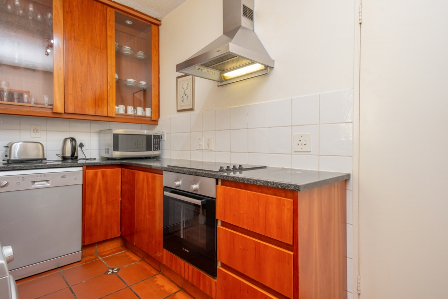 To Let 2 Bedroom Property for Rent in Sandhurst Gauteng