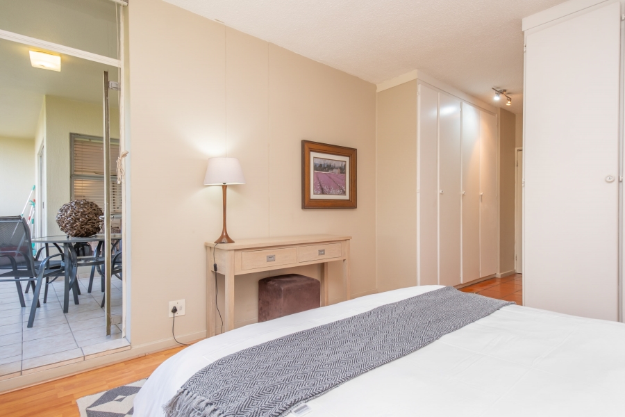 To Let 2 Bedroom Property for Rent in Sandhurst Gauteng