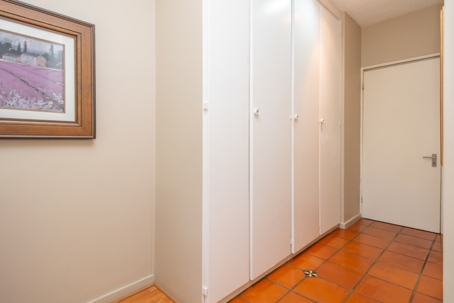 To Let 2 Bedroom Property for Rent in Sandhurst Gauteng