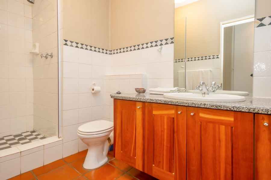 To Let 2 Bedroom Property for Rent in Sandhurst Gauteng