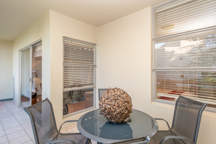 To Let 2 Bedroom Property for Rent in Sandhurst Gauteng