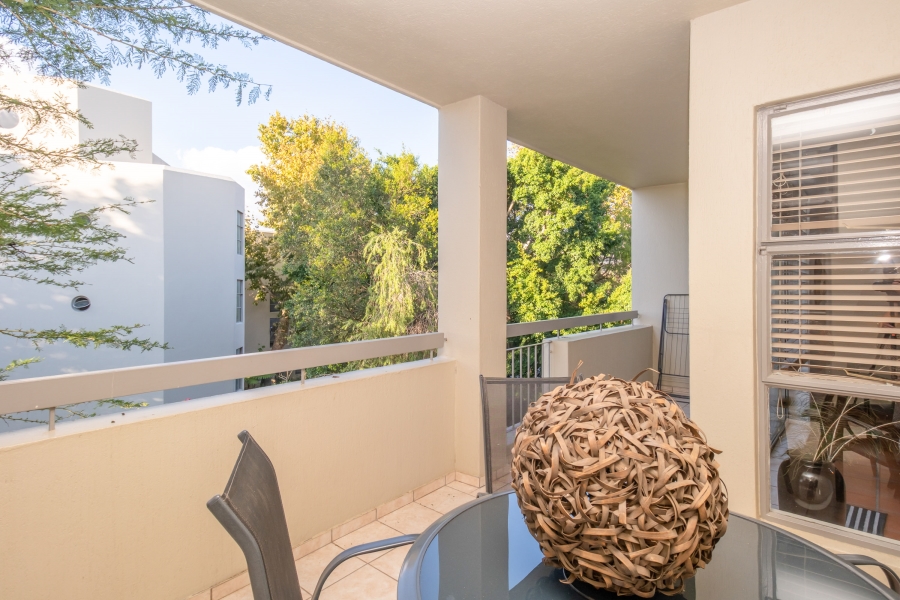 To Let 2 Bedroom Property for Rent in Sandhurst Gauteng