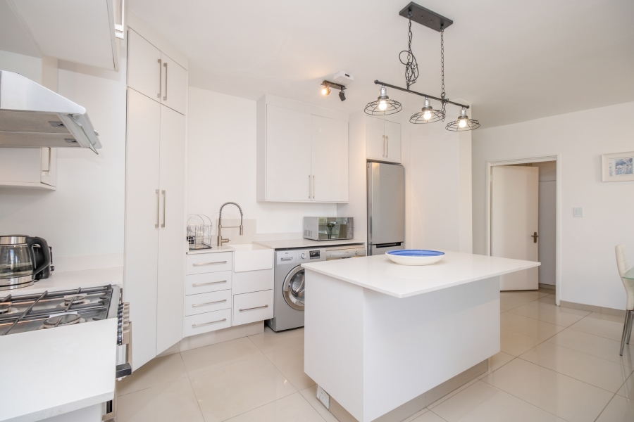 To Let 2 Bedroom Property for Rent in Sandhurst Gauteng