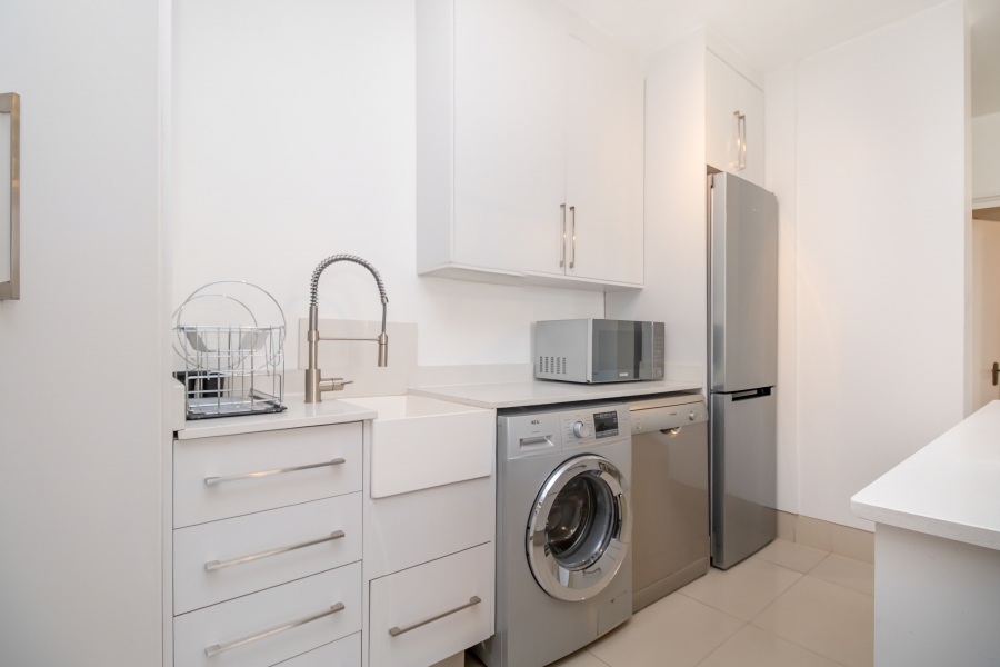 To Let 2 Bedroom Property for Rent in Sandhurst Gauteng