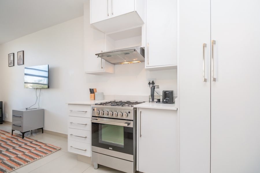 To Let 2 Bedroom Property for Rent in Sandhurst Gauteng