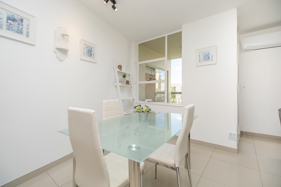 To Let 2 Bedroom Property for Rent in Sandhurst Gauteng