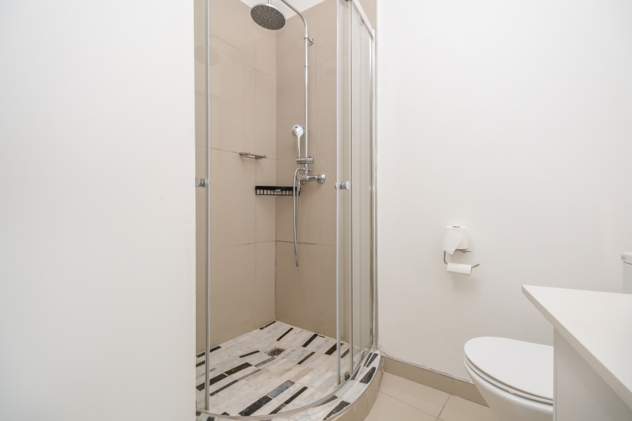 To Let 2 Bedroom Property for Rent in Sandhurst Gauteng