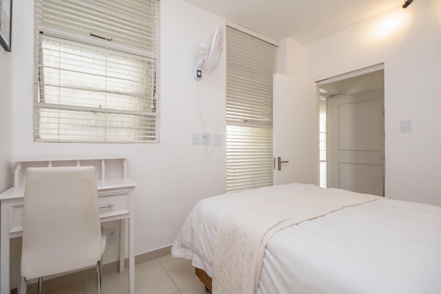 To Let 2 Bedroom Property for Rent in Sandhurst Gauteng