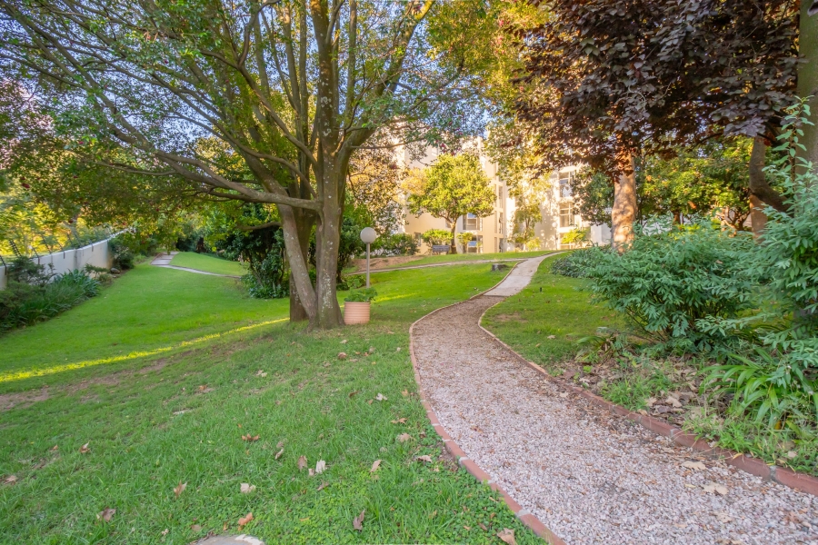 To Let 2 Bedroom Property for Rent in Sandhurst Gauteng