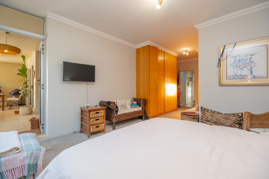 To Let 3 Bedroom Property for Rent in Sandhurst Gauteng