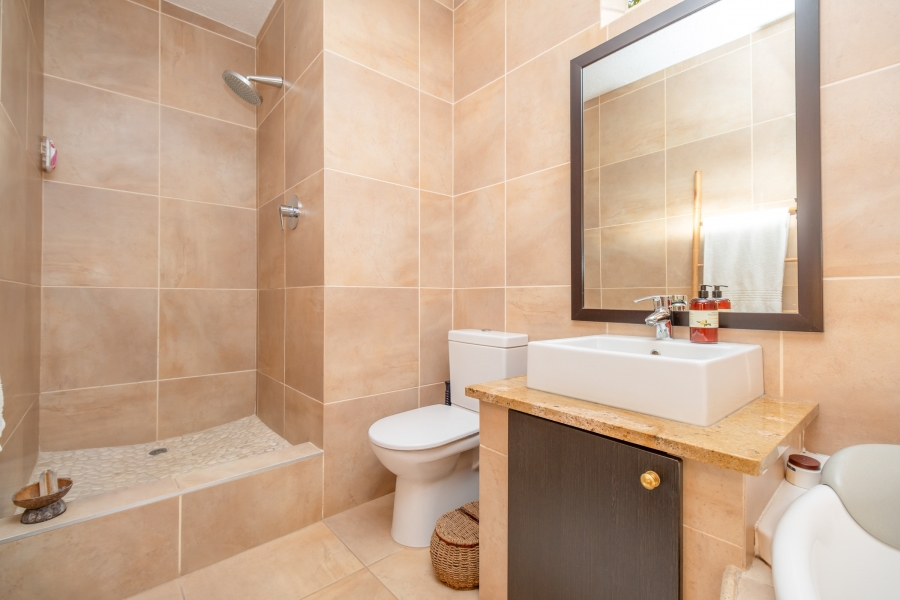 To Let 3 Bedroom Property for Rent in Sandhurst Gauteng