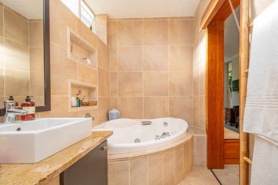 To Let 3 Bedroom Property for Rent in Sandhurst Gauteng