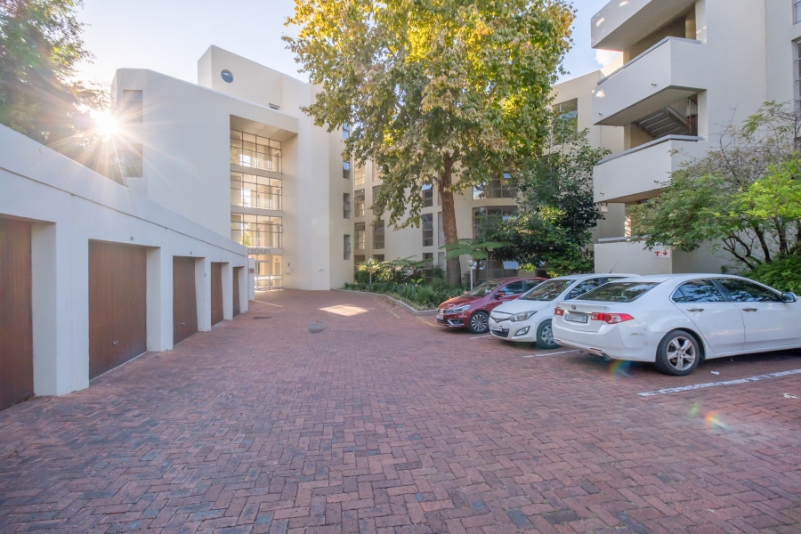 To Let 3 Bedroom Property for Rent in Sandhurst Gauteng