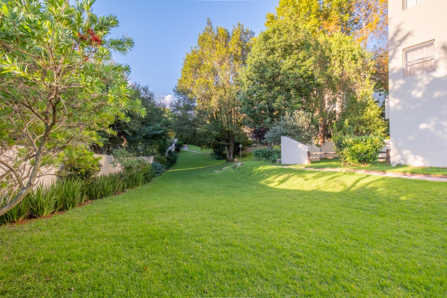 To Let 3 Bedroom Property for Rent in Sandhurst Gauteng