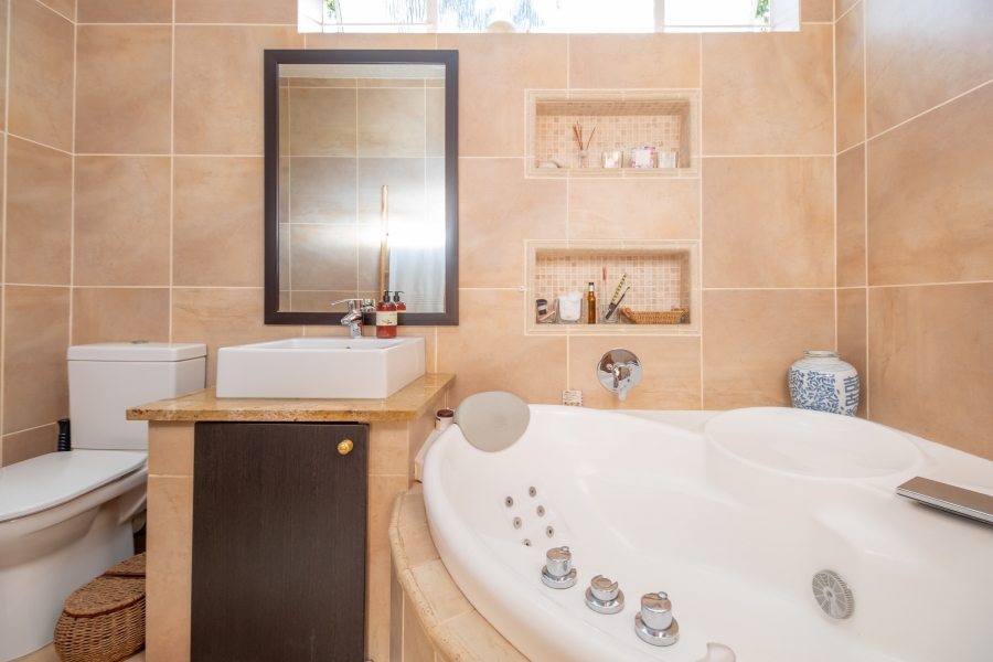 3 Bedroom Property for Sale in Sandhurst Gauteng