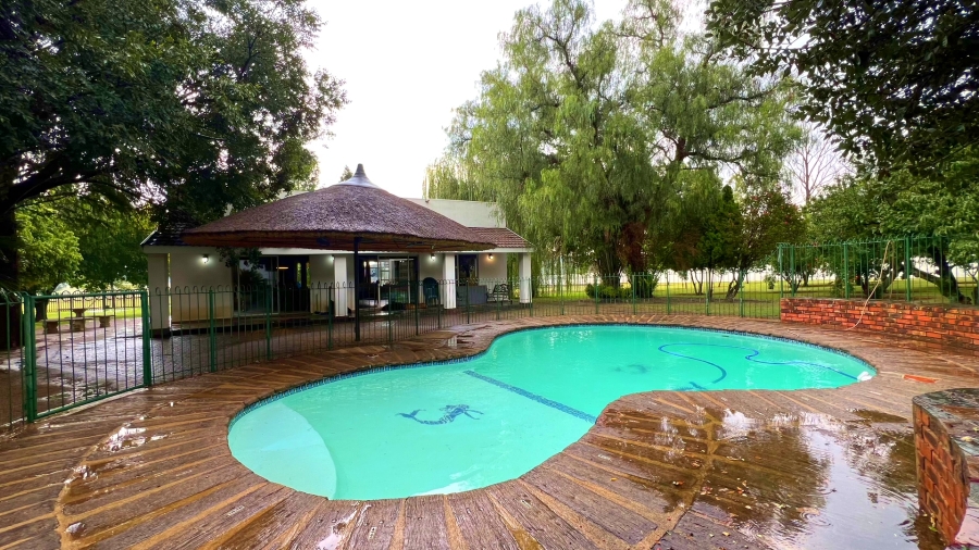 4 Bedroom Property for Sale in Walker Fruit Farms Gauteng