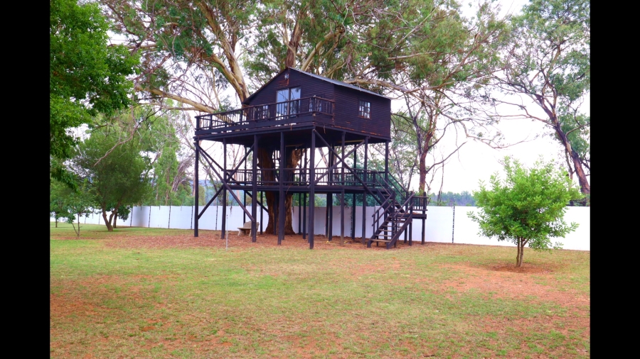 4 Bedroom Property for Sale in Walker Fruit Farms Gauteng